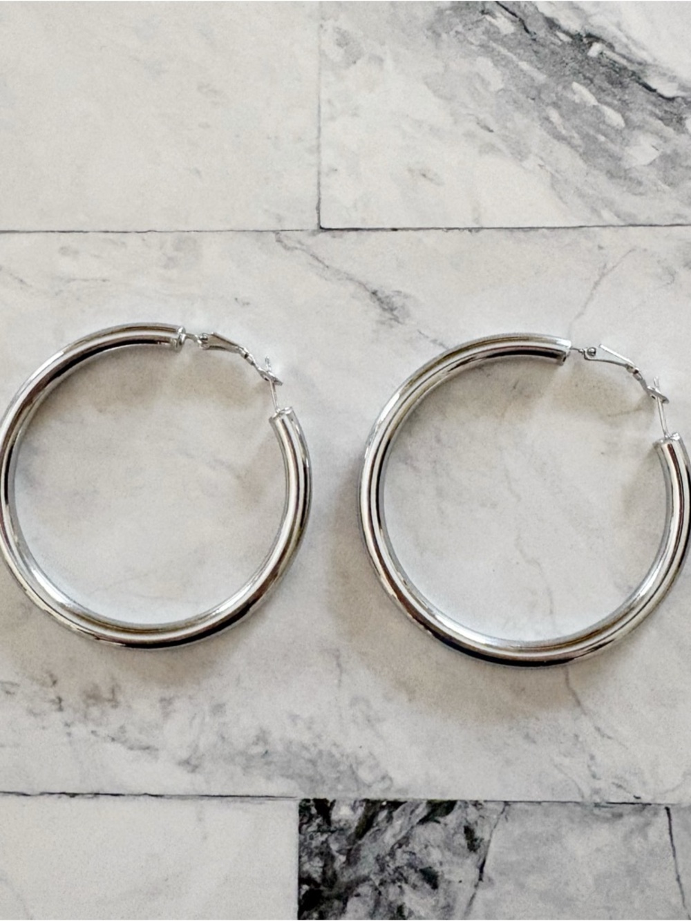 FaithHeart Silver Tone Hollow Pierced Hoop Earrings